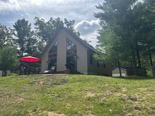 $475,000 A must see!!! Gorgeous home on lakes in Northern MI!64037895844867124