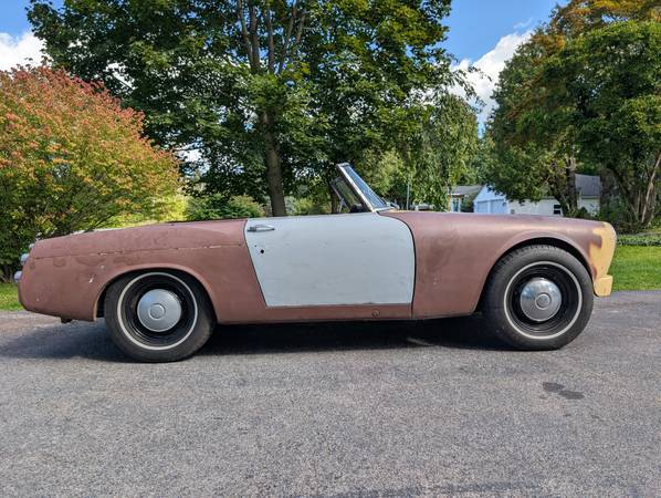 ドテラローズ 1966 Datsun Fairlady Roadster Convertible for sale by owner