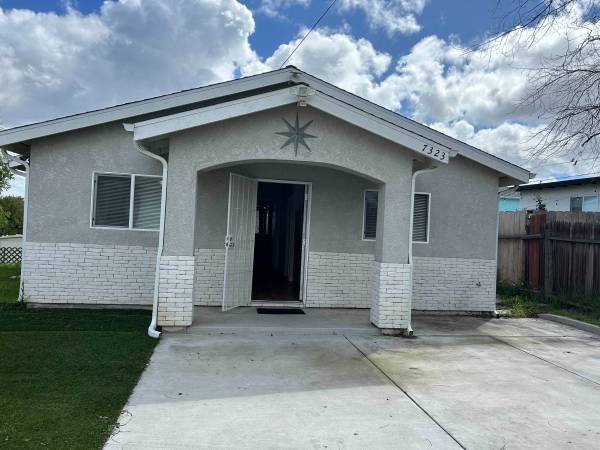 $2,625 / 2br - 640ft2 - Newer House with Central Air Conditioning (Lemon Grove)63663904841347120
