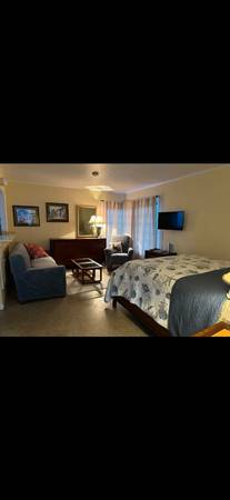 $1,650 / 1br - 750ft2 - Charming Cottage Rental on the Indian River in Downtown Jensen Beach (Jensen Beach)63799961715073122