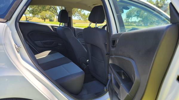 2017 FORD FIESTA SEDAN EN VENTA $3000 EN EFECTIVO - $3,00063479481198721123