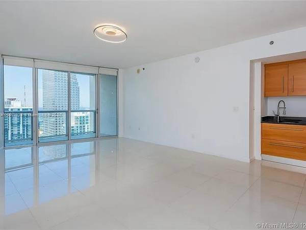 $2,395 / 1br - 550ft2 - MOVE IN ASAP! Large luxury studio with waterview (Brickell)64049282181633122