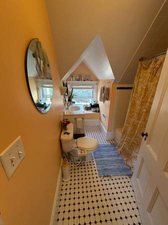 $900 / 1br - 1 bedroom cute Somerville Sublet, in large 2 story apartment - Union S (Somerville)63856336947585123
