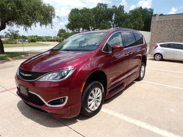 CHRYSLER PACIFICA TOURING-L VEHÍCULO CON RAMPA ELÉCTRICA PARA SILLA DE RUEDAS - $35,900 (Irving, TX)63612861400579124