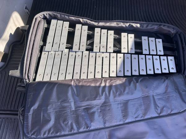 Almost new Bell Kit 1