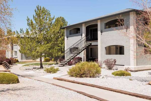 $2,015 / 3br - 1310ft2 - ASK ABOUT OUR SPECIALS!$1000 OFF (Reno)63682255298689123
