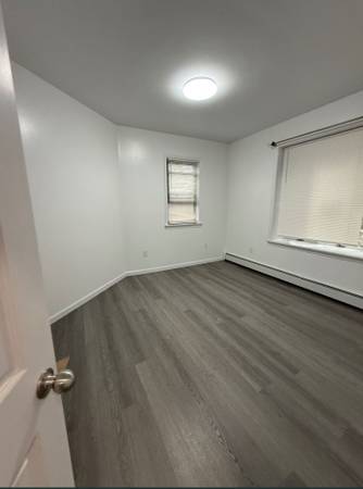 $2,200 / 3br - Renovated 3BR / 1Bath – 2nd Floor Apartment – Prime Woodlawn Location! (Woodlawn)64033802195329122