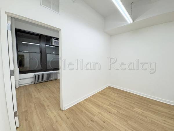 $2,110 / 633ft2 - Commercial Loft by Macy's Building With Office Room in Back (Midtown West)64212277412483120