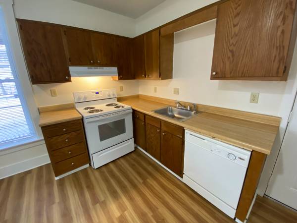 $1,409 / 1br - 445ft2 - VIDEO TOUR! East Side 1-Bedroom Apt Near Downtown w/ A/C + Parking (Union Street, Manchester)63931520555906123
