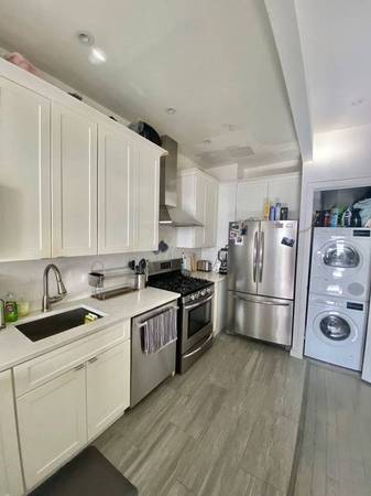 $1,000 / 3br - Stunning Room in 3BR/2 Bath in LES w/ W/D in unit & Rooftop. (Lower East Side)63945362194691123