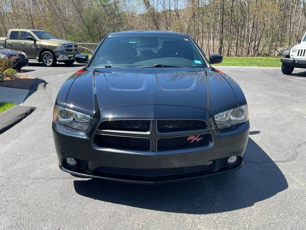 11,000 MILLAS ORIGINALES 2014 Dodge Charger R/T Sobrealimentado - $29,000 (Windham NH)63622620802947122