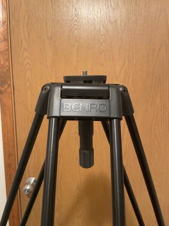 Benro S8 Trípode y cabezal de video - $600 (Anchorage)63470286715139124