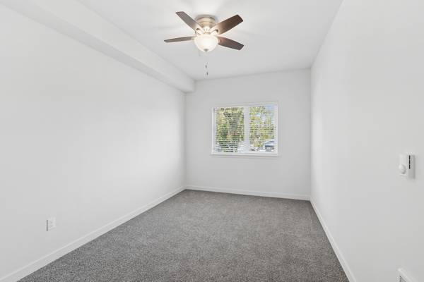 $1,750 / 2br - 969ft2 - Experience Comfort & Convenience at The Flats at Rogers Landing! (Newberg, Sherwood, McMinnville)63956503859331124