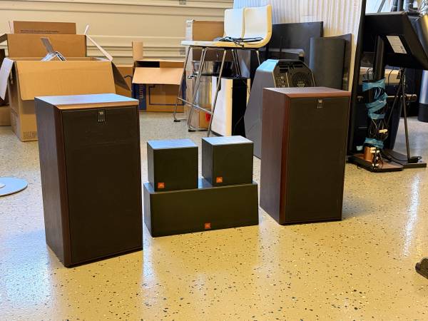 JBL integrated speakers 1