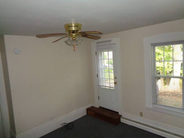 $2,950 / 2br - 1020ft2 - Large 2-3 Bed 1 1/2 Bath Fully Updated Parking Laundry HW Floors (Millis)63996547672706123