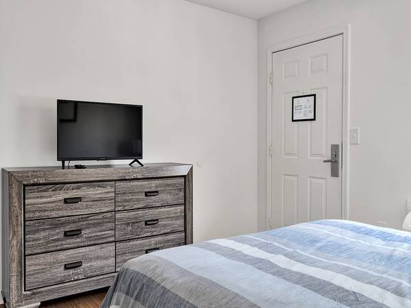 $344 Situado en Cleveland!, Estudio 1ba, televisores de pantalla plana63617452752385123