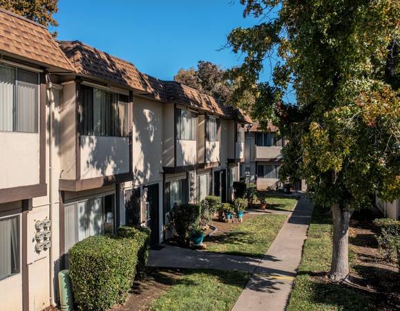 $1,600 / 1br - MOVE - SAVE $500 on RENT - On-Site Laundry Care Center, Secure& Gated (Sacramento)64043836725377124