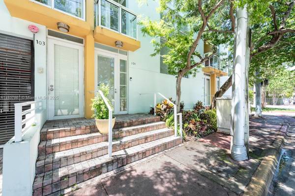 $3,000 / 2hab - 1068ft2 - ¡Casa adosada de 2 pisos a pocas cuadras del océano! (Harding House-Surfside)64001847784834121