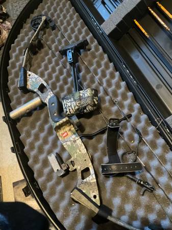 Left hand compound bow 1