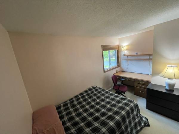 $600 / 3br - Private room for rent available64003959159043122