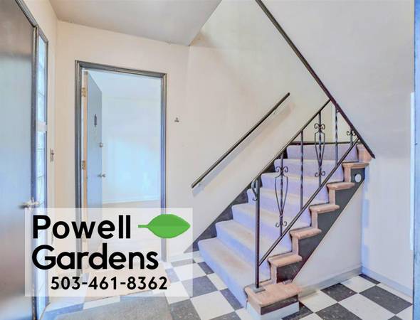 $1,350 / 1br - SPECIAL - $300 OFF | Hardwood Floors, Ceiling Fan + Pets Accepted (Hawthorne District)63845978297347120