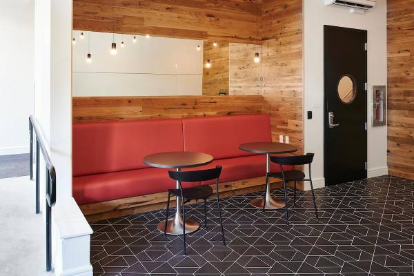 $1,619 / 1br - 638ft2 - Off Street Parking, Sky deck with gas BBQ Grill, Walk In Closets (Multnomah Village)63777385082115123