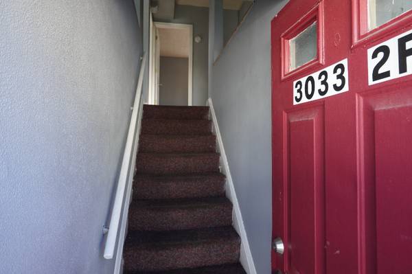 $1045.00 / 1br - 800ft2 - Affordable & Spacious 1 Bedroom 2nd Floor Apartment with BONUS Loft63694945469953122
