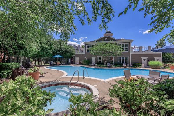 $2,010 / 1br - 788ft2 - Reserved Parking, Business Center, 1B/1B (5901 Coverdale Way, Alexandria, VA)63896039639810120