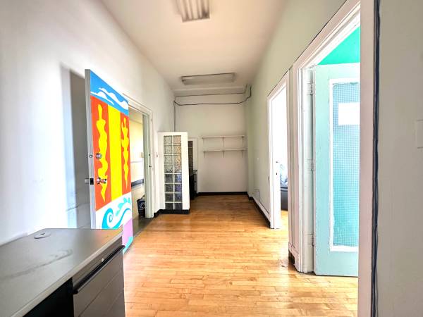 $900 / 334ft2 - LOFT OFFICE SPACE / WORK SPACE, ARTIST STUDIO  4554 #304 (Uptown)63960014815875123