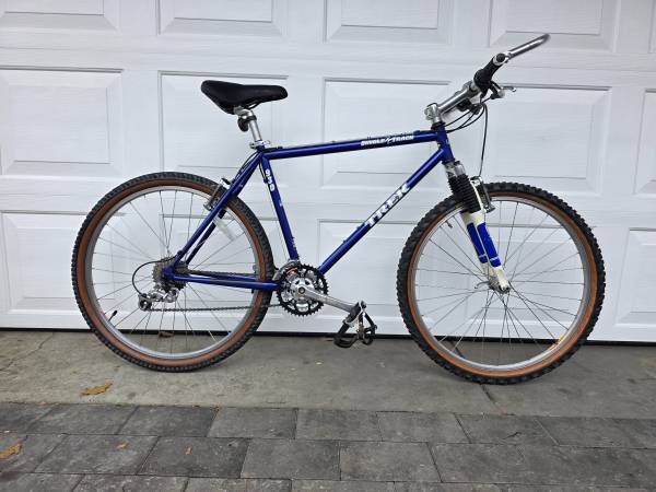 Trek 930 SingleTrack XC 19.5" Mountain Bike 1
