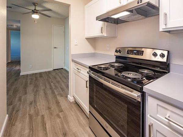 $1,825 / 2br - 910ft2 - Charming 2 BR with Community Garden & Dog Park (East Sacramento)63844738323201120