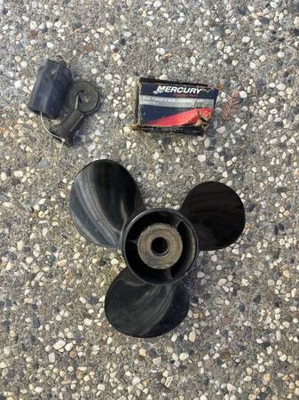 OEM Mercury Black Max 14 1/2 X 19 Propeller 1