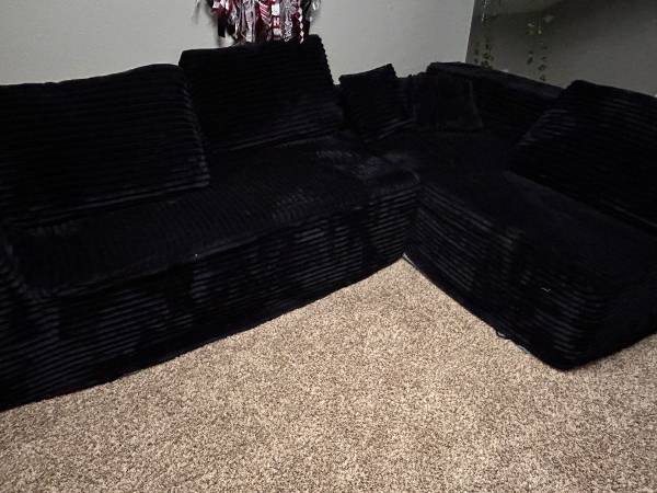 Sectional all black and comfy 1