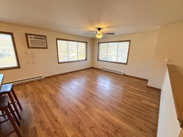 $995 / 2br - 925ft2 - 161 Marrs St. #6 - Casa adosada de 2 dormitorios: ¡Disponible noviembre 2025 (Chippewa Falls)63845959570179123