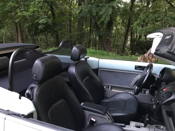*VW NEW BEETLE CONVERTIBLE - BAJAS MILLAS Y RECIENTEMENTE INSPECCIONADO* - $5,800 (Oakmont)63625194103939124