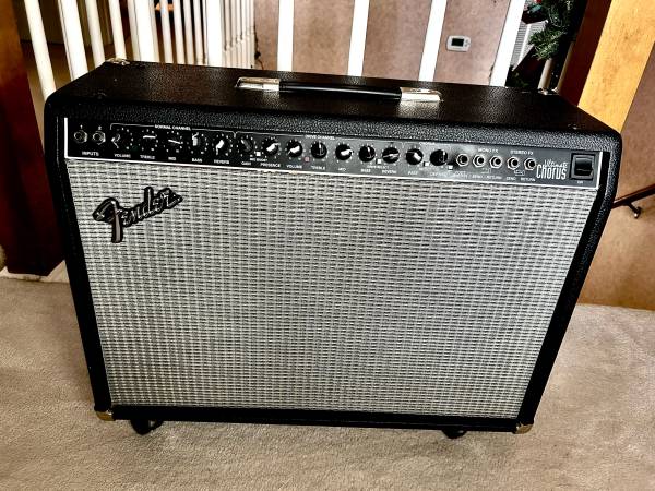 Fender Ultimate Chorus amplifier! 2x12 combo amp 1