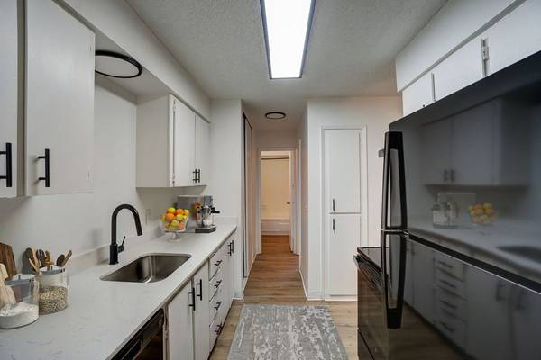 $1,395 / 1br - 562ft2 - Escape the Roommate. No More Dishes In The Sink!63776937703169123