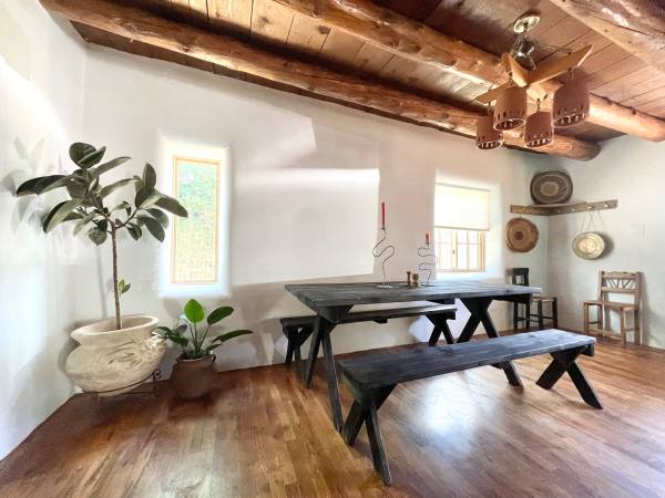 $3,400 / 2br - 1000ft2 - 2BD 2BTH Walk to Plaza (Town of Taos)63659867237889120