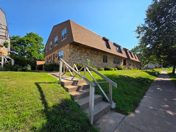 $795 / 2br - $795| 2BD 1BA|4932 Coventry #1 | Available Now! (Eau Claire)63845959915265121