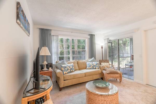 $179,000 / 2br - 990ft2 - Vendedor Motivado.🏡¿Por Qué Alquilar Cuando Puedes Ser Propietario? Hermoso Apartamento Actualizado de 2/2 (Evergreen Condo)63867048503171124