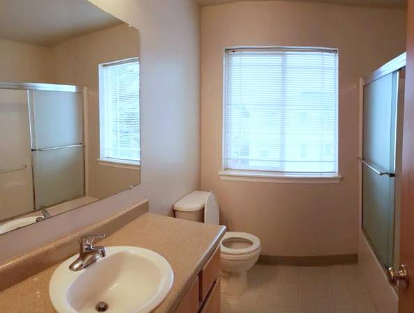 $1,500 / 2br - Sprawling Green Spaces, Supermarkets - 2 Bed 1 Bath is Non-Smoking (East Portland)63914737630082123