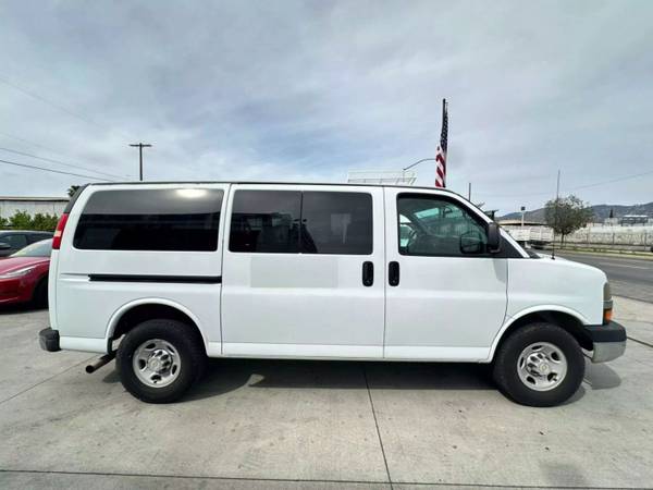 2013 CHEVROLET EXPRESS 2500 PASSENGER ** LOW MILES ** - $22,900 (PACOIMA)63615897020801124
