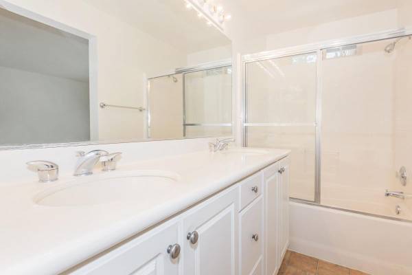 $3,815 / 3br - 1545ft2 - Large Walk-In Closets, Close to Shopping, Dining and Entertainment63952932081794123