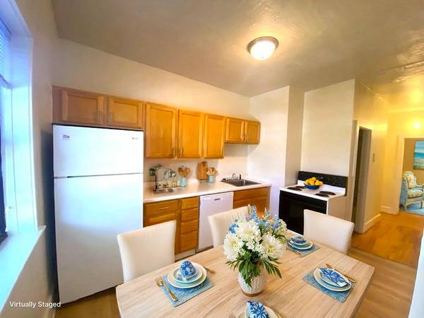 $1,300 / 2br - 2BR in the Heart of Uptown! Spacious Kitchen! MOVE IN SPECIAL! (Uptown)63990384072835120