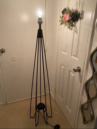 Beautiful Black Iron Hairpin Floor Lamp 🛋️💡✨ 1