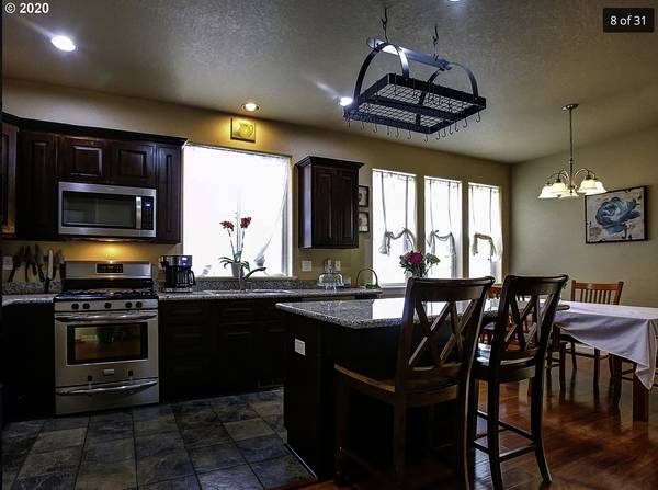 $1,000 EXPANSIVE PRIVATE BEDROOM W/ PRIVATE BATHROOM (Beaverton)63820909095427124