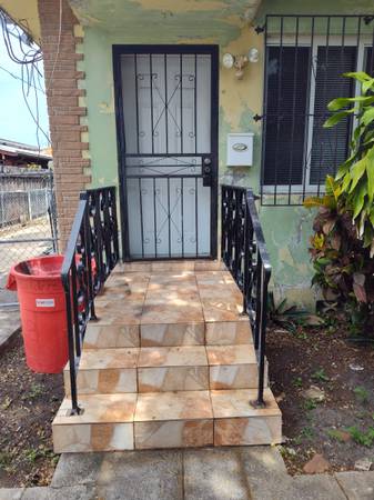 $1,900 / 1br - 600ft2 - Duplex reformado de 1/1 ubicado céntricamente cerca de Coral Gables (Miami)63825470455169120