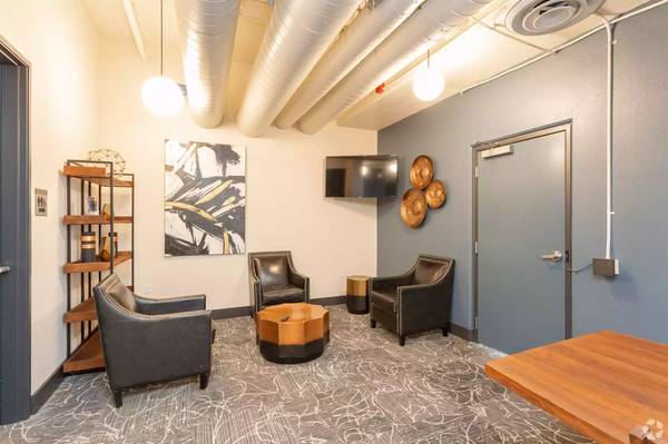 $1,522 / 1br - 525ft2 - A great place to kick back and relax! Beautiful neighborhood! (Tacoma)63862288099969124