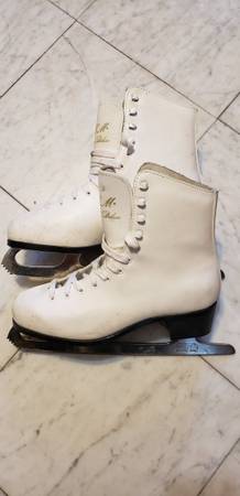 CCM women's size 9 ice skates 1