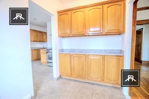 $3,300 / 3br - NEW TO MARKET BEAUTIFUL 3 BEDROOM WITH PARKING! MUST SEE WON'T LAST (Brighton)63996404187010122